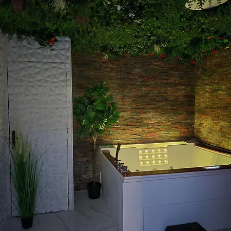 Spa&sauna Prive Proche De La Cite Medievale Apartment